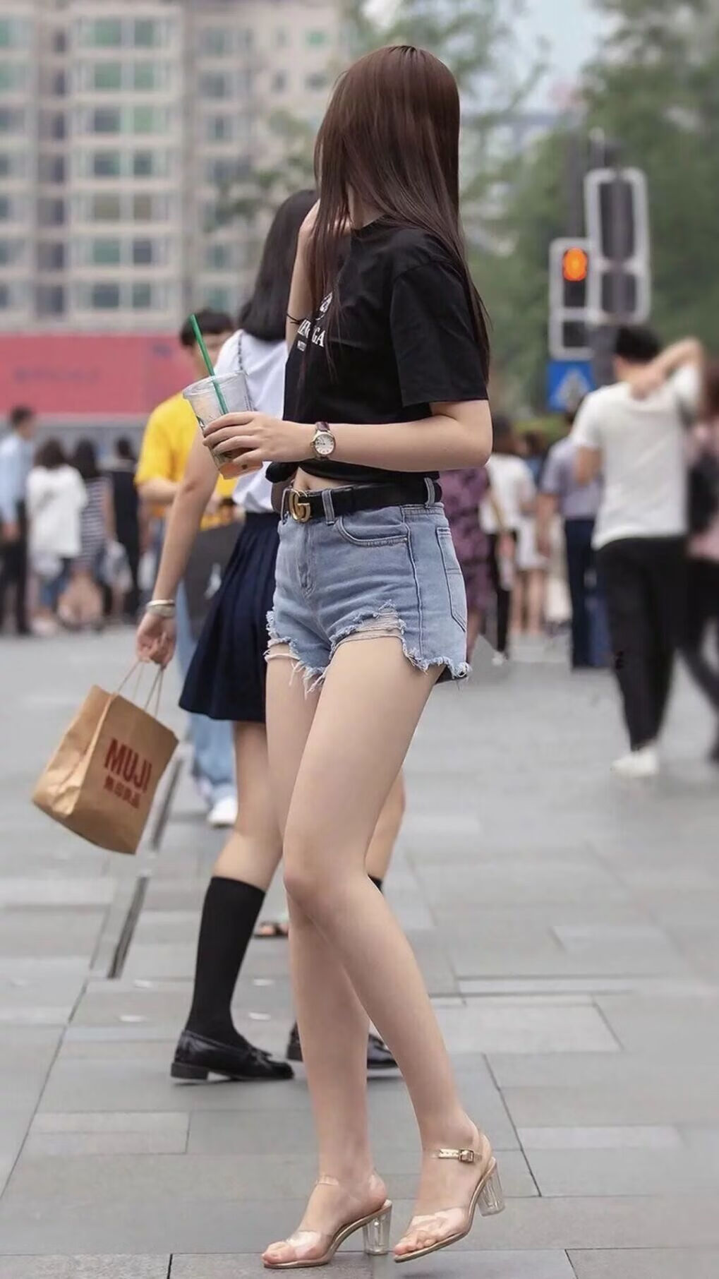 哈兰德连续20场破门，英超火力王再续神迹，哈兰德德甲
