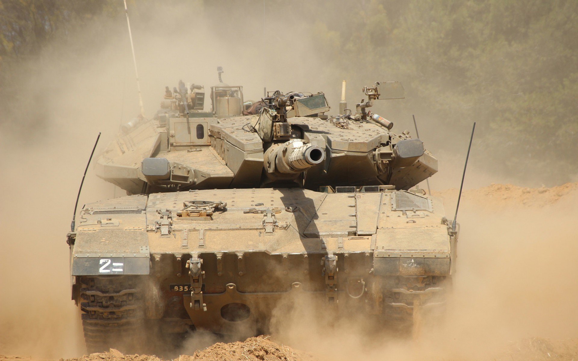 智能机器人训练助力乒乓球选手提高反应速度，机器人辅助乒乓球运动员进行训练