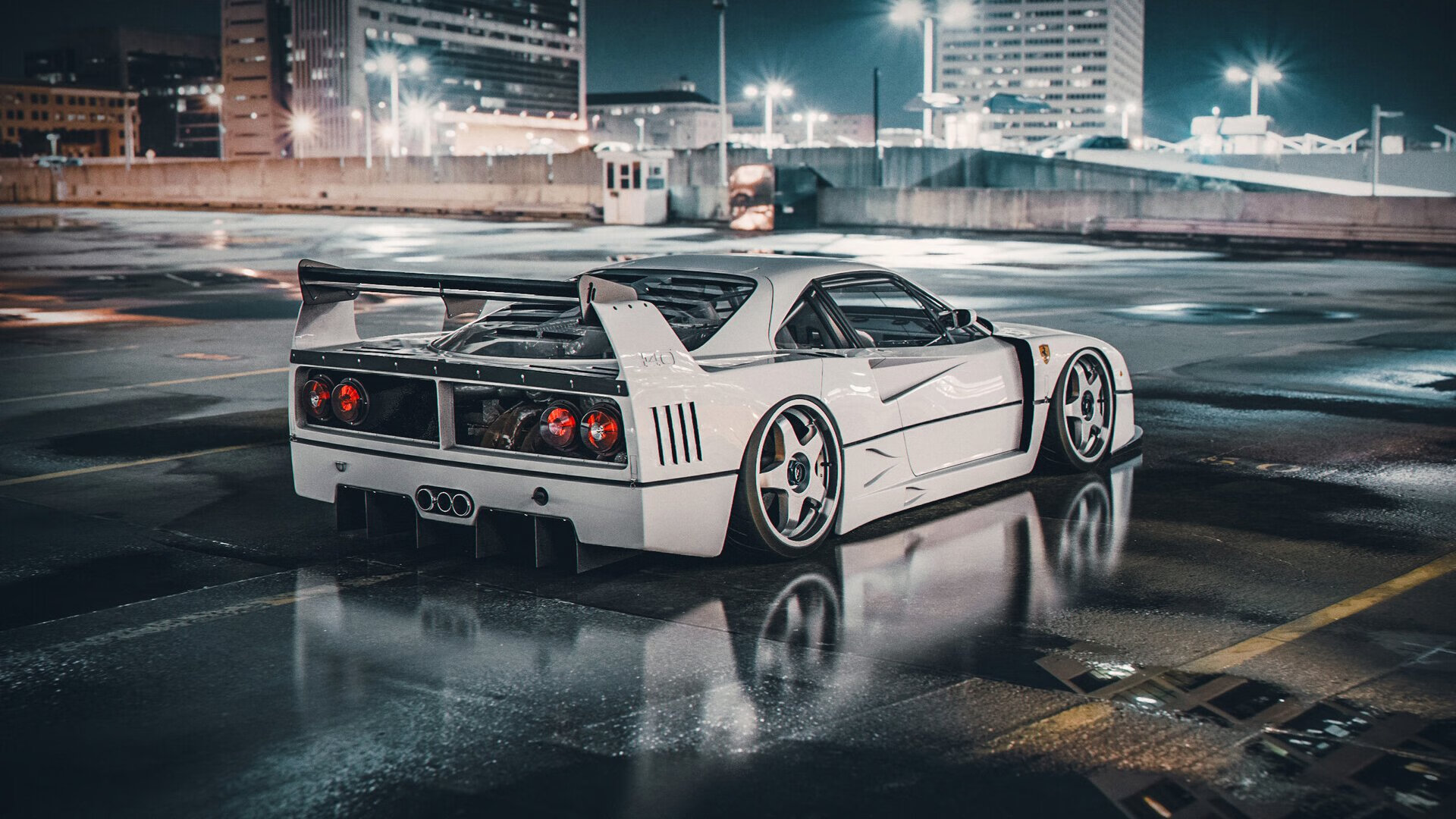 开云官网登录-特色足球艺术作品在公共空间展出，丰富城市文化生活，足球的艺术作品